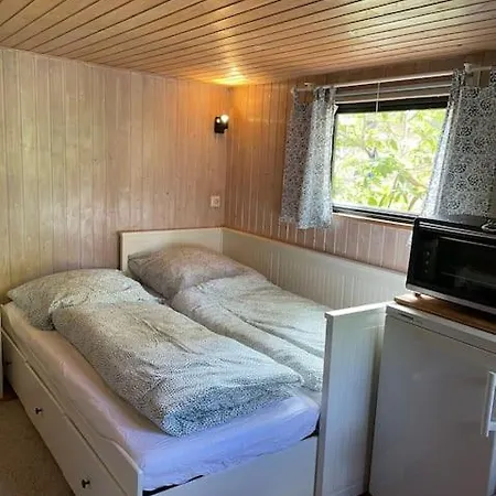 Gemuetliches Tiny Am Teich Mit Sauna بيت للعطل فسترشتيده