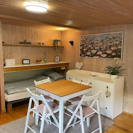 بيت للعطل Gemuetliches Tiny Am Teich Mit Sauna فسترشتيده
